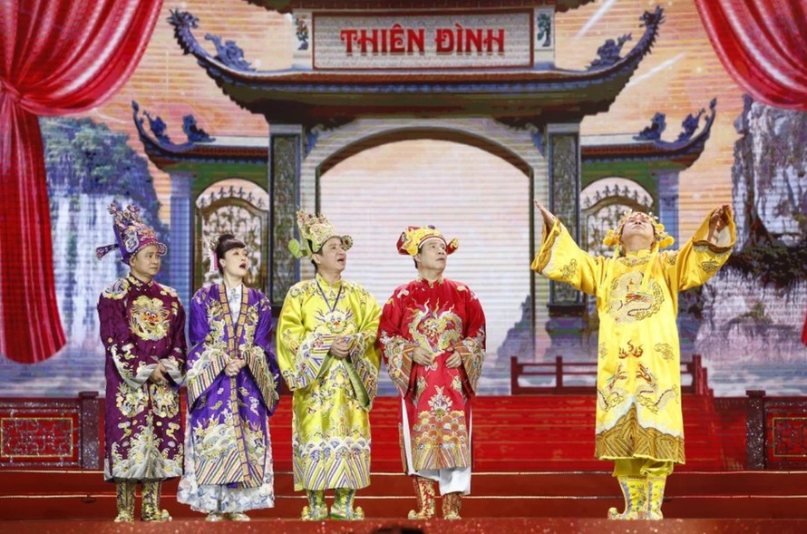 Chương trình "Gặp nhau cuối năm-Táo quân 2025" với sự trở lại của những gương mặt nghệ sỹ quen thuộc tiếp tực là món ăn tinh thần hấp dẫn, đáng chờ đợi đối với khán giả truyền hình trong dịp Tết Nguyên đán Ất Ty. Ảnh: CTV/Vietnam+