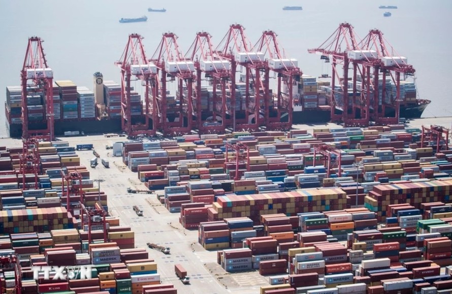 Cảng hàng hóa ở Thượng Hải, Trung Quốc. Ảnh: AFP/TTXVN