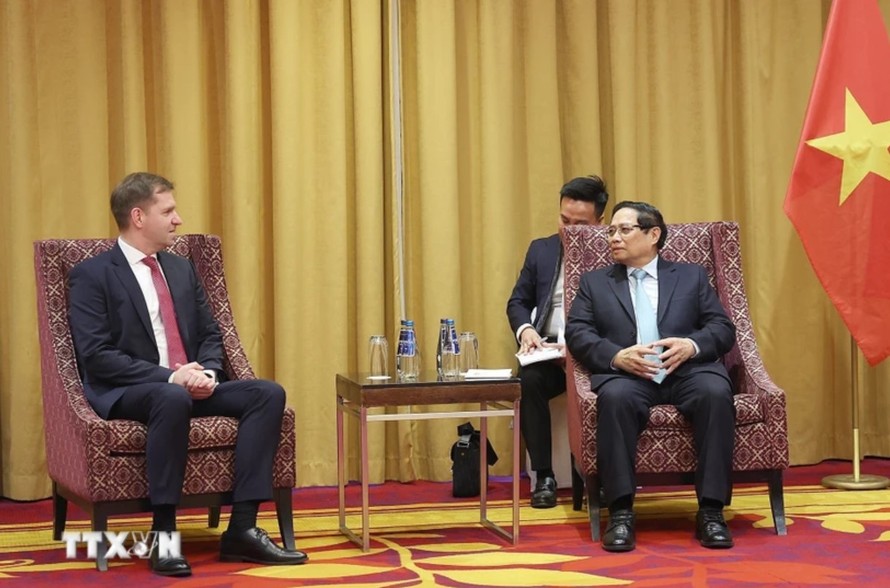 Thủ tướng Phạm Minh Chính tiếp ông Michal Fijol, quyền Chủ tịch HĐQT Hãng hàng không quốc gia Ba Lan (LOT Polish Airlines). Ảnh: Dương Giang/TTXVN