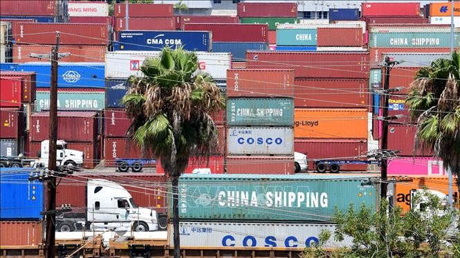Các container hàng hóa Trung Quốc tại cảng Long Beach, bang California, Mỹ. Ảnh tư liệu: AFP/TTXVN