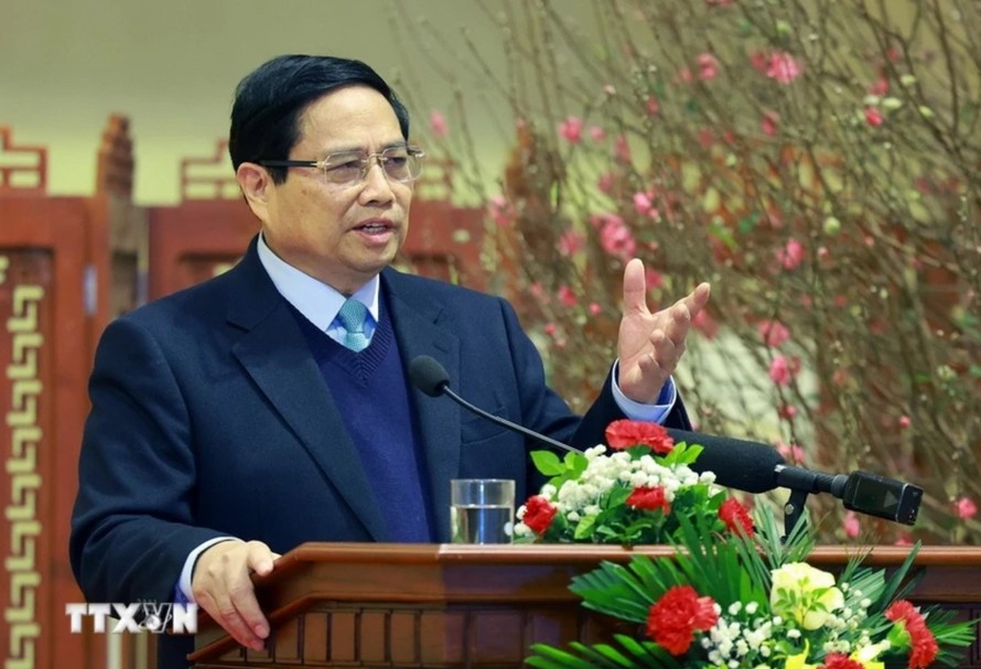 Thủ tướng Phạm Minh Chính chúc mừng năm mới Ất Tỵ ngành ngân hàng. Ảnh: Dương Giang/TTXVN