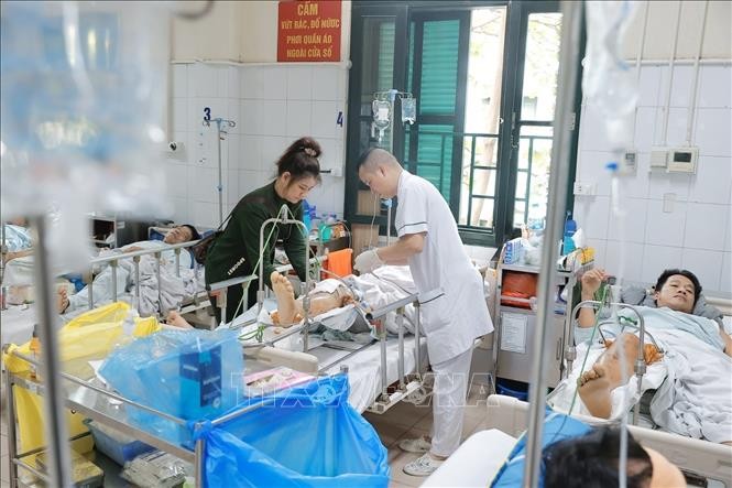 Các cơ sở y tế đã tổ chức thường trực đầy đủ 4 cấp để thực hiện khám, cấp cứu. Ảnh: Minh Quyết/TTXVN