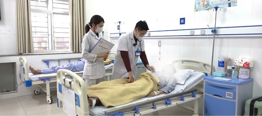 Người bệnh tiểu đường mắc cúm nặng điều trị tại Bệnh viện Nội tiết Trung ương.