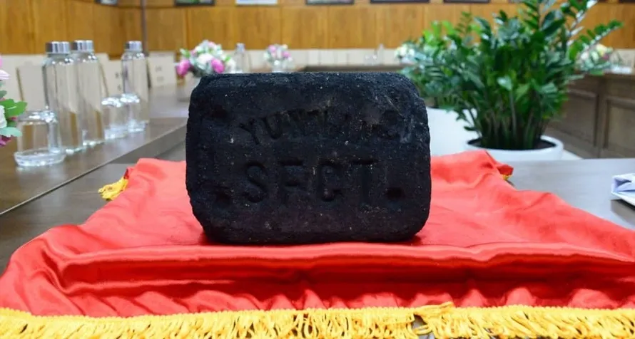 Bảo tàng tỉnh Quảng Ninh tiếp nhận hai viên than luyện có giá trị lịch sử đặc biệt