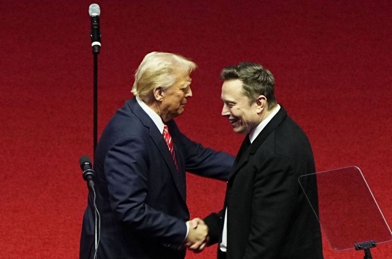 Tổng thống Mỹ Donald Trump (trái) và ông Elon Musk tại Washington, DC, ngày 19/1/2025