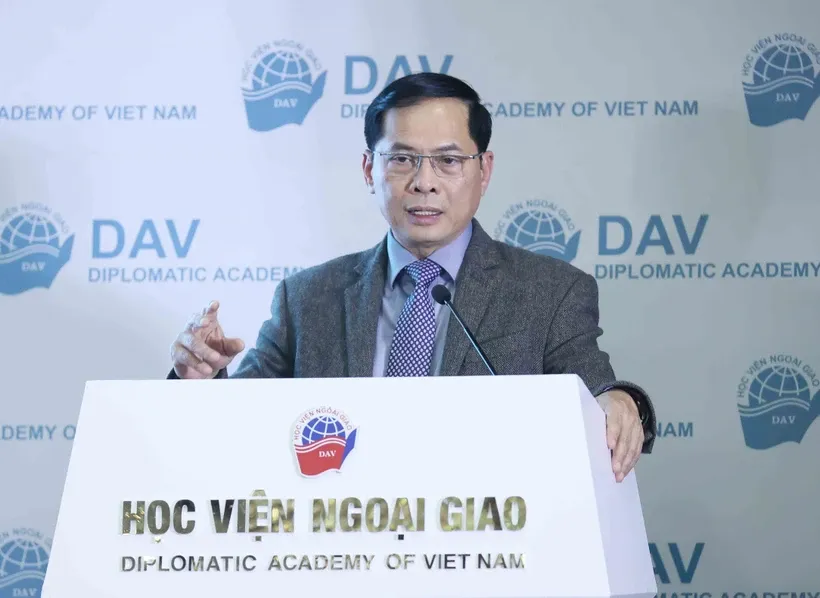 Phó Thủ tướng Chính phủ, Bộ trưởng Bộ Ngoại giao Bùi Thanh Sơn phát biểu tại hội thảo. Ảnh: An Đăng/TTXVN.