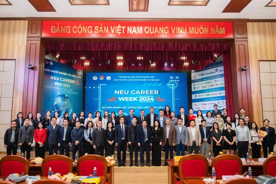 Lễ Khai mạc NEU Career Week 2024 với sự tham gia của gần 40 Doanh nghiệp, Tổ chức trong các lĩnh vực khác nhau
