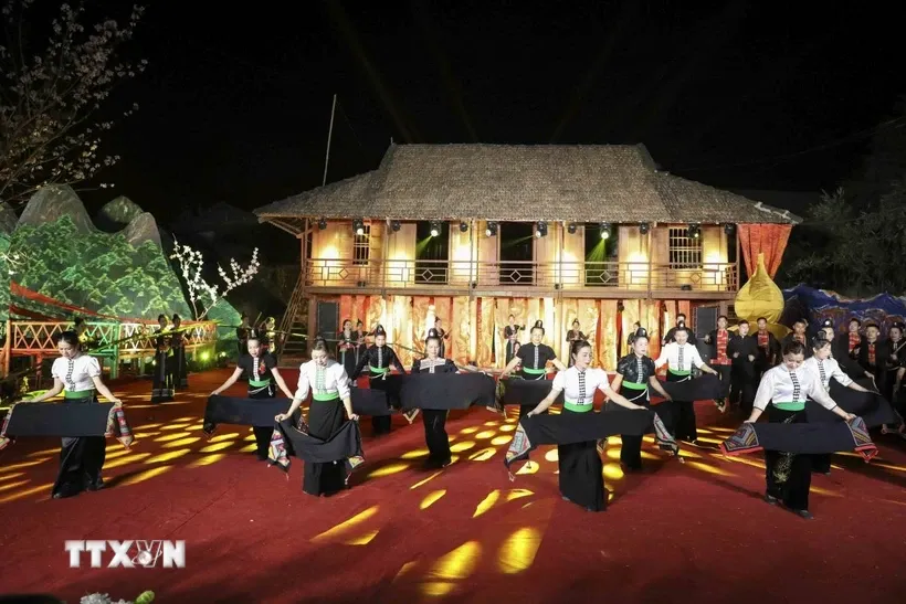 Phân cảnh huyền tích về người Thái và U Va. Ảnh: Xuân Tư/TTXVN