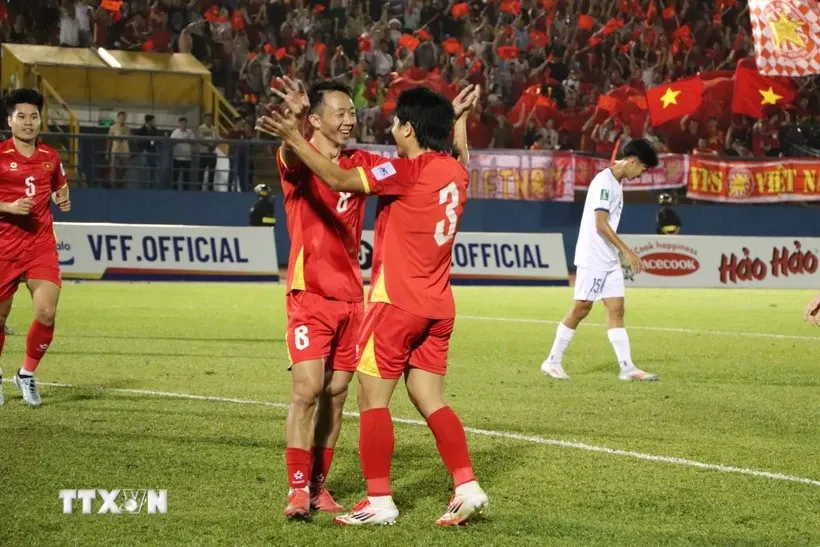 Chiến thắng trước Lào giúp Tuyển Việt Nam thăng tiến trên bảng xếp hạng FIFA. Ảnh: Văn Hướng/TTXVN