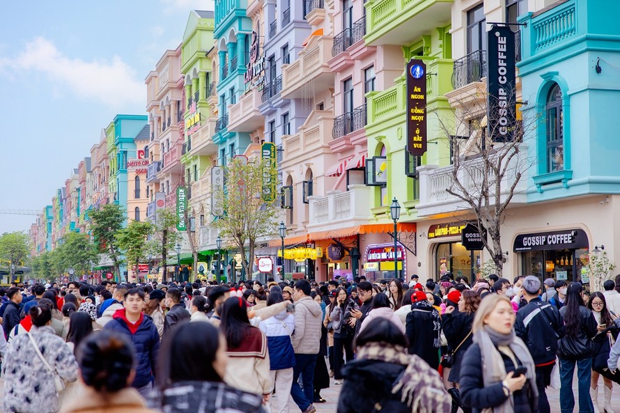 Với 3,8 triệu người gia nhập tầng lớp tiêu dùng năm 2025, ngành bán lẻ Việt Nam hứa hẹn bùng nổ (Theo báo cáo 2024 của NielsenIQ) 