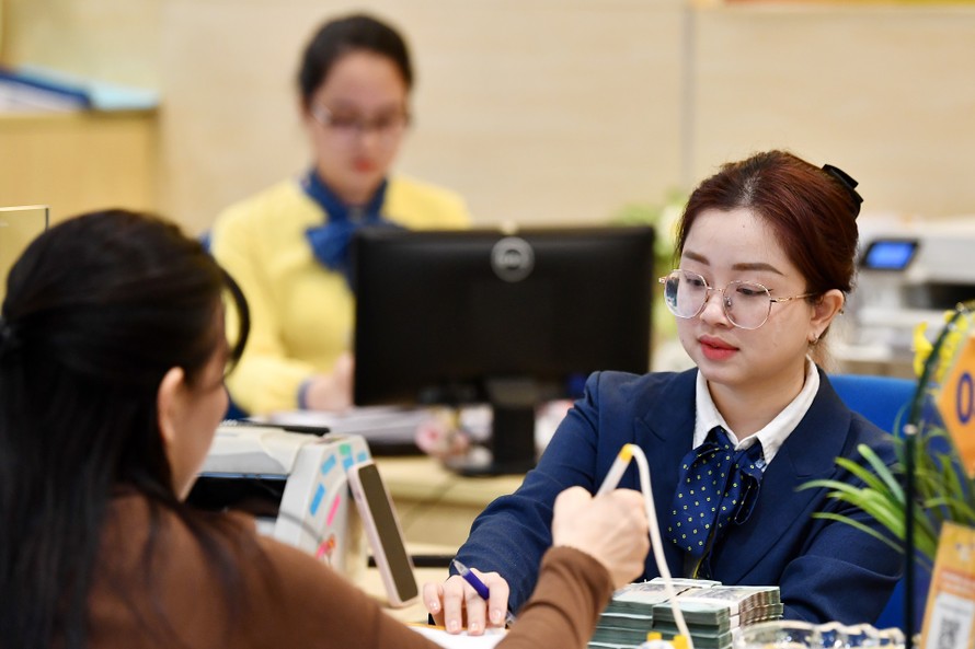 Ngân hàng thương mại đẩy mạnh điều chỉnh hạ lãi suất cho vay mua nhà đối với người trẻ.