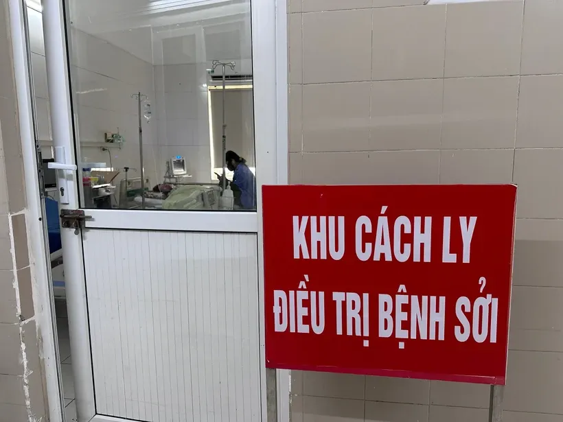 Khu cách ly điều trị bệnh nhân mắc sởi. Ảnh: T.G/Vietnam+