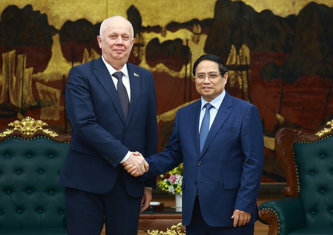 Thủ tướng Phạm Minh Chính tiếp Phó Thủ tướng Cộng hòa Belarus Anatoly Sivak. Ảnh: Dương Giang/TTXVN