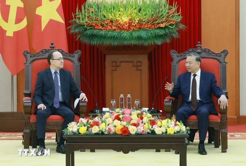 Tổng Bí thư Tô Lâm tiếp Đại sứ Liên bang Nga tại Việt Nam Gennady Bezdetko. Ảnh: Thống Nhất/TTXVN