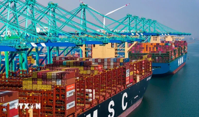 Quang cảnh cảng hàng hóa ở Thiên Tân, Trung Quốc. Ảnh: THX/TTXVN