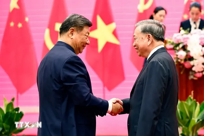 Tổng Bí thư Tô Lâm và Tổng Bí thư, Chủ tịch nước Trung Quốc Tập Cận Bình dự Liên hoan giao lưu hữu nghị nhân dân Việt Nam-Trung Quốc. Ảnh: Thống Nhất/TTXVN