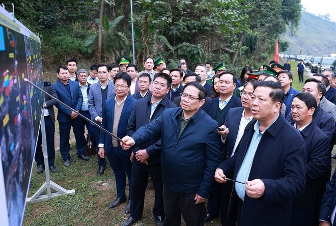 Thủ tướng Phạm Minh Chính khảo sát dự án đường sắt Lào Cai-Hà Nội-Hải Phòng, đoạn qua tỉnh Lào Cai.