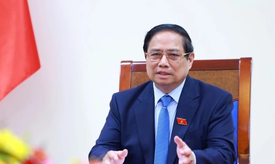 Thủ tướng Phạm Minh Chính điện đàm với Thủ tướng Singapore Lawrence Wong. Ảnh: Dương Giang