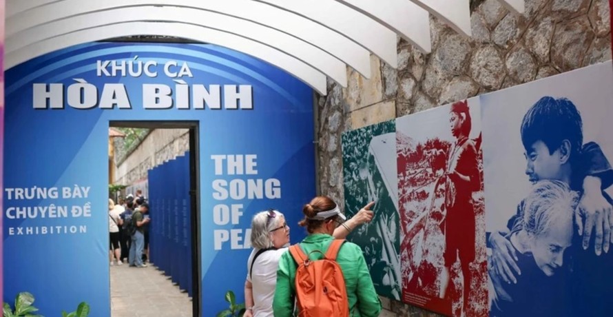 “Khúc ca hòa bình” nhằm tri ân các anh hùng liệt sỹ, chiến sỹ yêu nước, cách mạng đã hy sinh vì Tổ quốc. Ảnh: Thanh Tùng