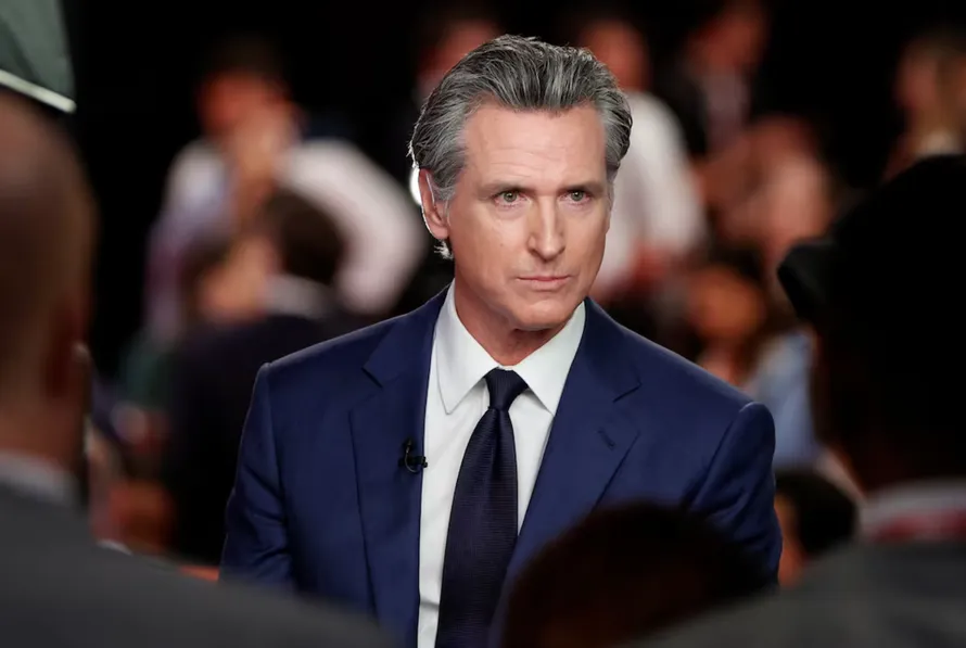 Thống đốc bang California, ông Gavin Newsom.