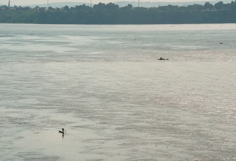 Sông Congo tại Kinshasa, Cộng hòa Dân chủ Congo.