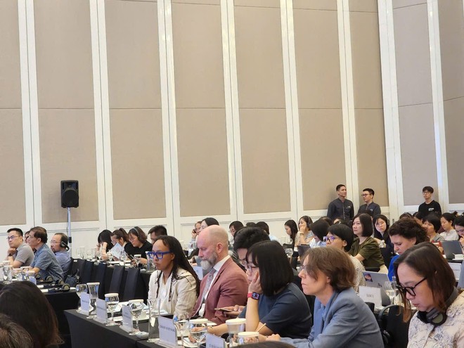 Các đại biểu tham dự tại hội nghị.