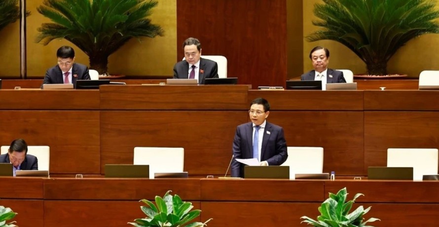 Bộ trưởng Bộ Tài chính Nguyễn Văn Thắng phát biểu giải trình, làm rõ một số vấn đề đại biểu Quốc hội nêu. Ảnh: Doãn Tấn