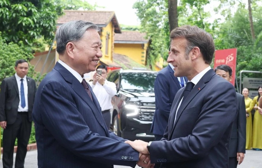 Tổng Bí thư Tô Lâm và Tổng thống Pháp Emmanuel Macron. Ảnh: Thống Nhất