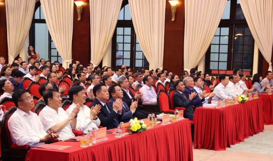 Các đại biểu dự hội nghị. Ảnh: Văn Điệp