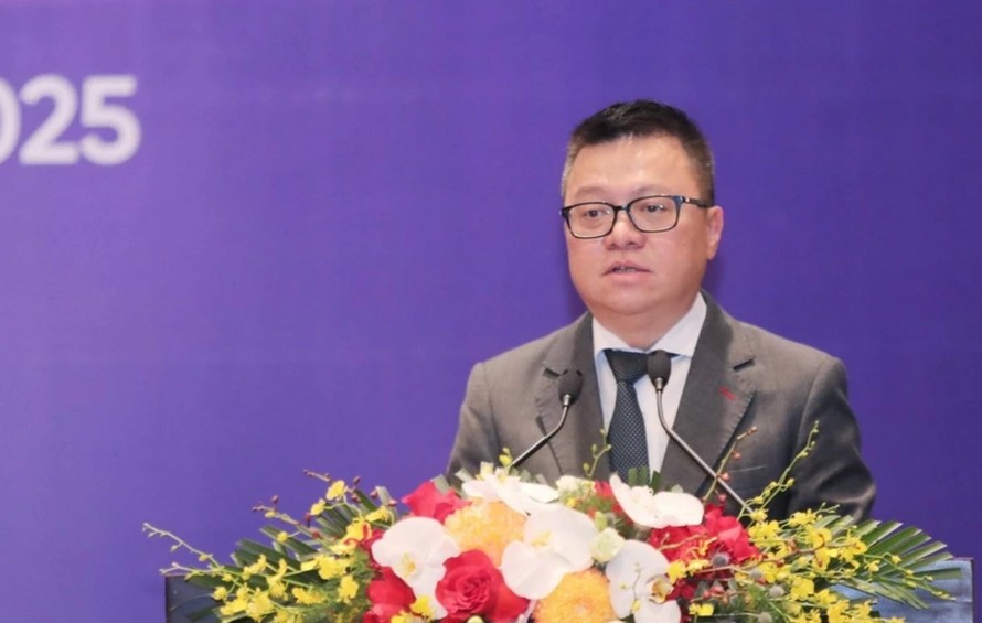 Ông Lê Quốc Minh, Ủy viên Ban Chấp hành Trung ương Đảng, Phó Trưởng Ban Tuyên giáo Trung ương, Tổng biên tập báo Nhân Dân, Bí thư Đảng đoàn, Chủ tịch Hội Nhà báo Việt Nam phát biểu tại lễ bế mạc diễn đàn Báo chí toàn quốc năm 2025. Ảnh: Thành Phương