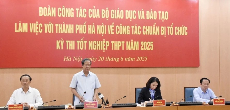 Bộ trưởng Bộ Giáo dục và Đào tạo Nguyễn Kim Sơn phát biểu chỉ đạo tại buổi làm việc. Ảnh: Nguyễn Cúc