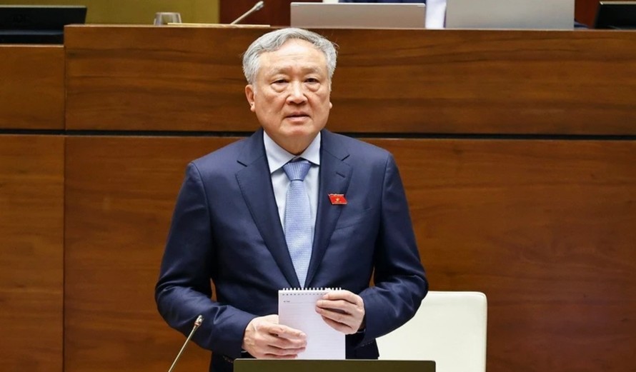 Phó Thủ tướng Thường trực Chính phủ Nguyễn Hòa Bình trả lời chất vấn. Ảnh: Doãn Tấn