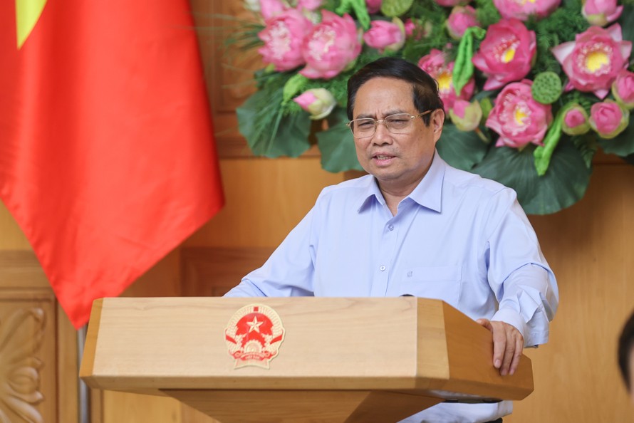Thủ tướng Phạm Minh Chính chủ trì cuộc họp quán triệt, triển khai các chỉ đạo của Bộ Chính trị, Tổng Bí thư Tô Lâm về việc tập trung các nhiệm vụ trọng tâm để triển khai mô hình tổ chức chính quyền địa phương 2 cấp từ ngày 1/7/2025. Ảnh: VGP/Nhật Bắc