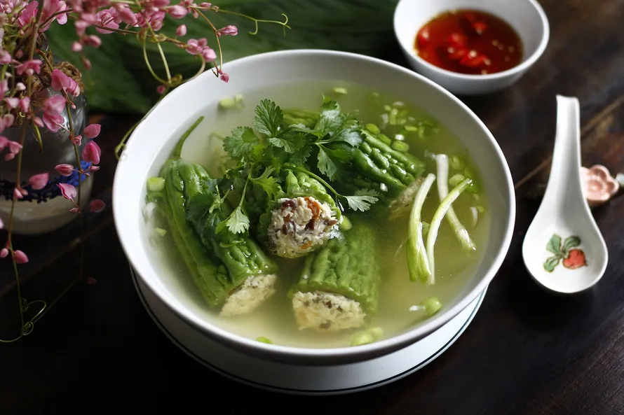 Canh khổ qua (mướp đắng) nhồi thịt.