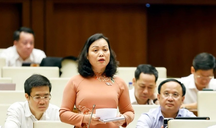 Đại biểu Quốc hội tỉnh Bà Rịa-Vũng Tàu Huỳnh Thị Phúc phát biểu. Ảnh: Doãn Tấn