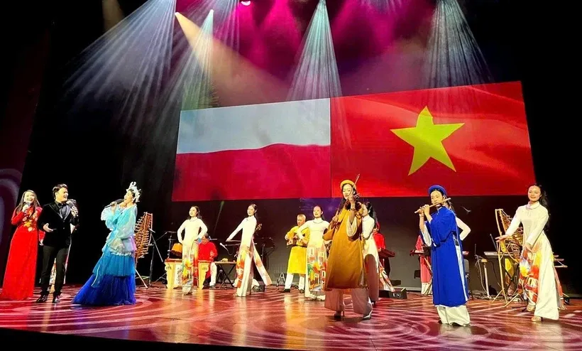 Chương trình nghệ thuật “Tinh hoa văn hóa Việt Nam” vừa diễn ra tại Ba Lan. Ảnh: Cục Du lịch Quốc gia