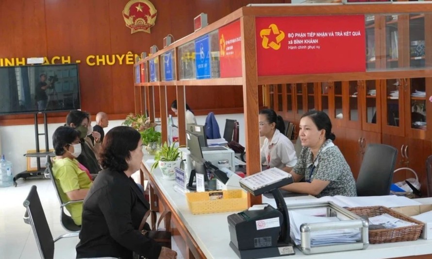 Bộ phận tiếp nhận và trả kết quả tại xã Bình Khánh, huyện Cần Giờ, Thành phố Hồ Chí Minh vẫn hoạt động bình thường. Ảnh: Hữu Duyên