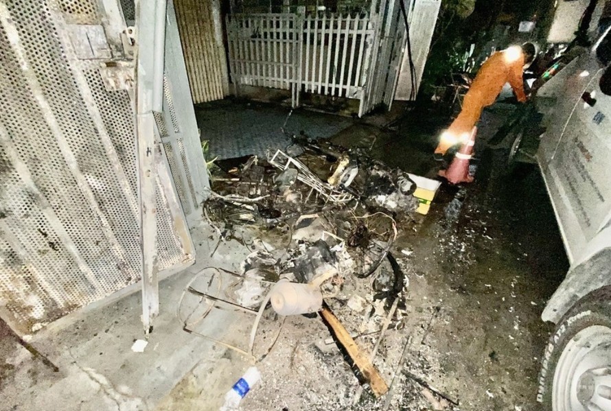 Cận cảnh cháy cư xá Độc Lập ở Thành phố Hồ Chí Minh, 8 người tử vong.