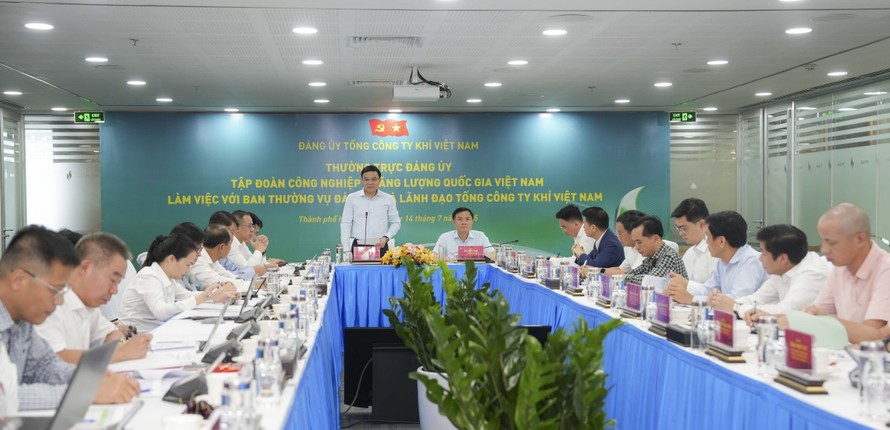 Toàn cảnh buổi làm việc.