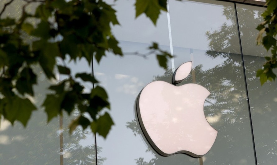 Biểu tượng Apple tại một cửa hàng ở Brussels, Bỉ.