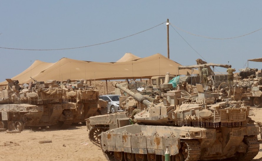 Xe quân sự Israel được triển khai gần biên giới với Dải Gaza ngày 13/7/2025.