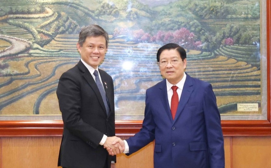 Trưởng Ban Nội chính Trung ương Phan Đình Trạc hội đàm với Phó Tổng Thư ký Đảng Hành động Nhân dân Singapore Chan Chun Sing. Ảnh: Phương Hoa