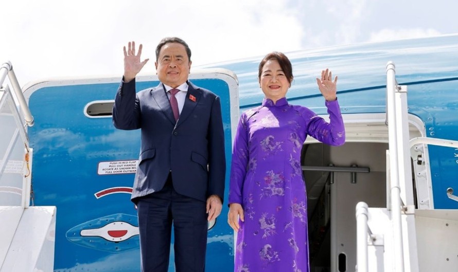 Chủ tịch Quốc hội Trần Thanh Mẫn và Phu nhân đến Geneva, Thụy Sĩ. Ảnh: Doãn Tấn