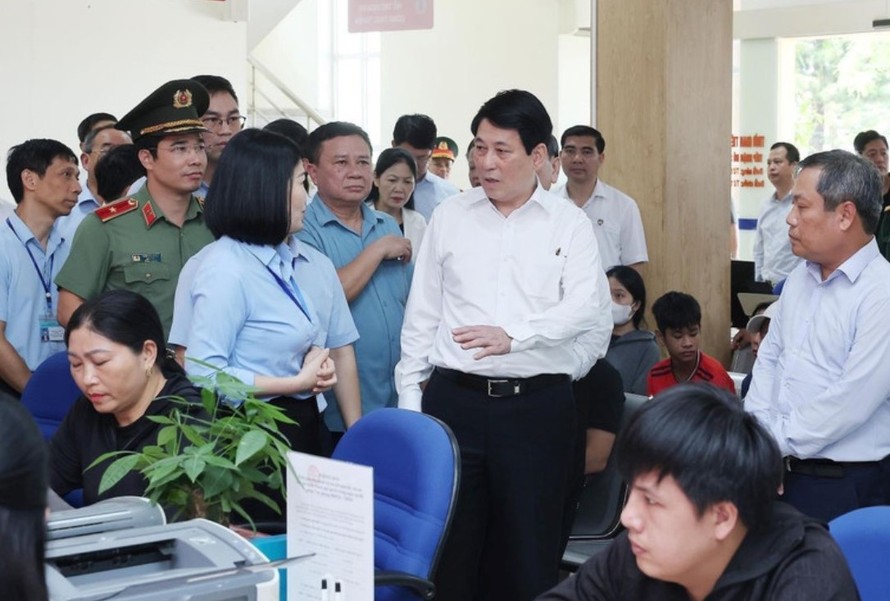 Chủ tịch nước Lương Cường kiểm tra việc vận hành chính quyền hai cấp tại Quảng Ninh. Ảnh: Lâm Khánh