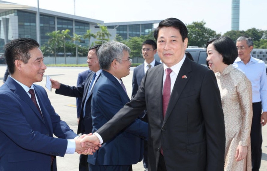 Đại biểu tiễn Chủ tịch nước Lương Cường và Phu nhân tại sân bay quốc tế Nội Bài, lên đường thăm cấp Nhà nước Ai Cập và Angola. Ảnh: Lâm Khánh