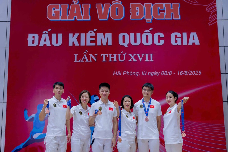 Các vận động viên của Vietnam Royal Fencing Club tham dự Giải Vô địch Đấu kiếm Quốc gia 2025.