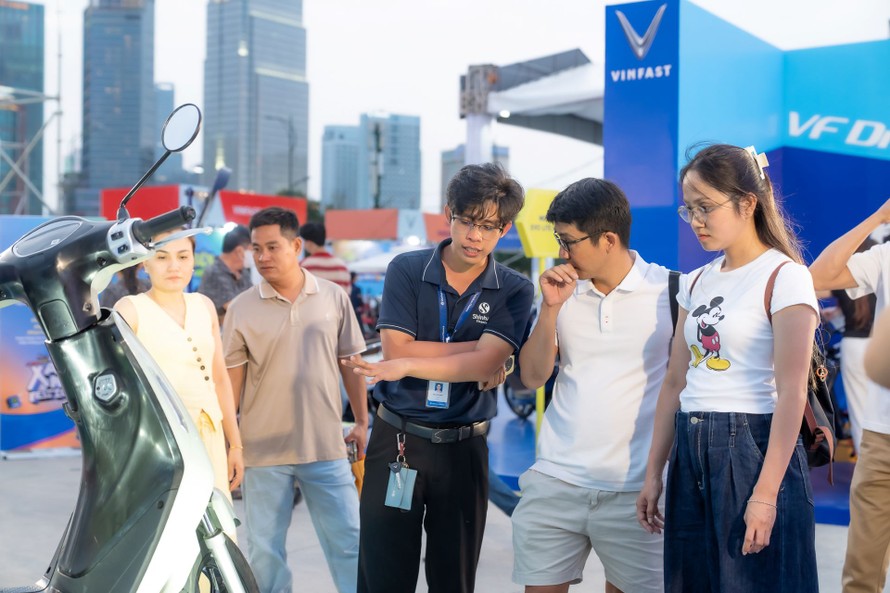 Khách hàng đặt cọc Evo Grand: “Về xe điện, tôi chỉ tin tưởng VinFast”