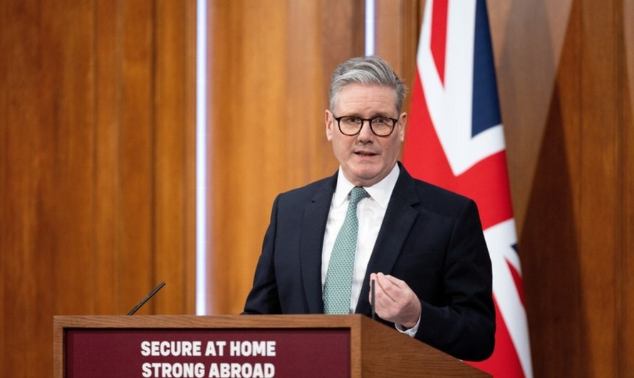 Thủ tướng Anh Keir Starmer phát biểu trong một cuộc họp báo ở London.