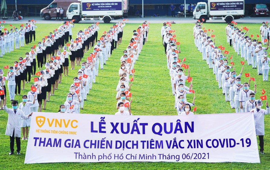 350 nhân viên y tế của VNVC tại TP.HCM đã ra quân tham gia chiến dịch tiêm chủng vắc xin Covid-19.
