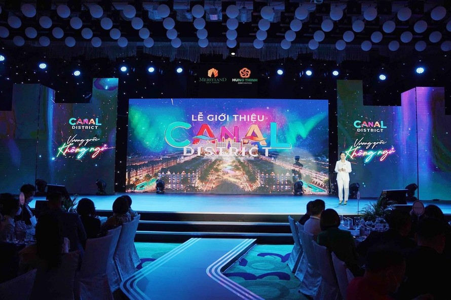 Bà Đỗ Hương Giang, Phó Tổng Giám đốc Hưng Thịnh Legacy, Phó Tổng Giám đốc Công ty CP PropertyX, Tập đoàn Hưng Thịnh chia sẻ về những lợi điểm của Canal District tại sự kiện.